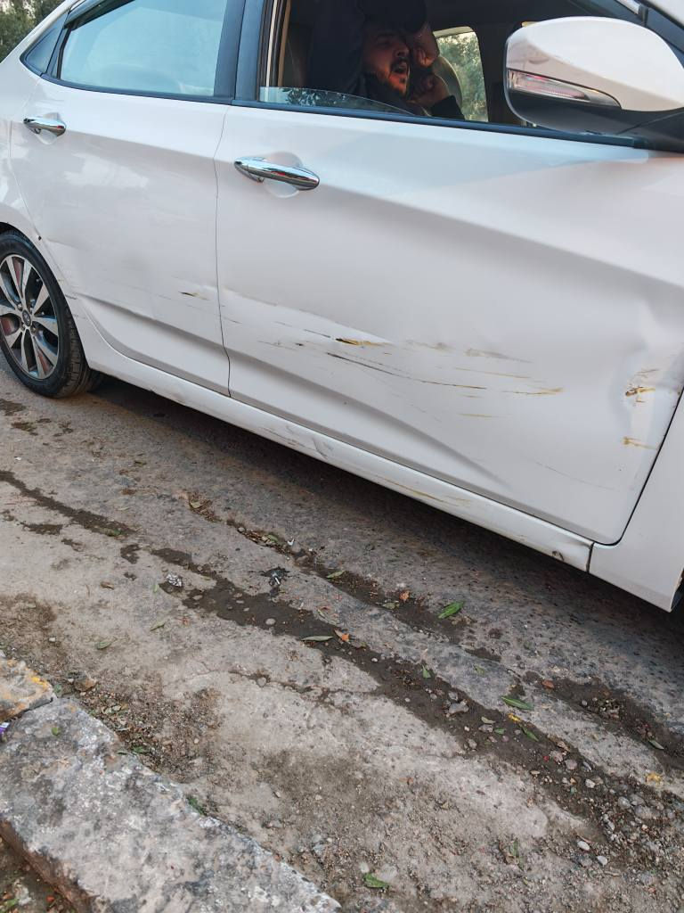 اكسنت موديل2016 خليجي
مكينه1600
شاشه وتحكمات
وكامره
تبريد قطعه
سياره مسوي كازكيت مالتها
ماشيه124الف كيلو 
مبدل بنيد وجاملغ امامي
سعر100$ وبيها مجال مكاني بغداد
*********** بغداد, العراق
