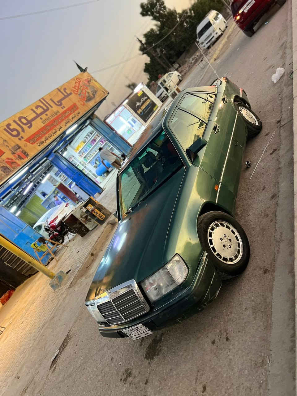 السلام عليكم 

بدون ضربه وشواصي ولغود وخياسات

قواعد كفاله بشرط بلادي ولتقارنها بالتعبانات رجاءاً سياره مصروف عليها 
سياره بيها منظومة غاز يعني أنسى صرف تريد بانزين تريد غاز. 
مارسدس دب E 300 موديل. ٨٨ اصل 
كير ومكينه كفالة جديدة 🆕 
مكينة .3000 جديدة كلش كفالة تشك الكاع شرط 
تبريد شغال 
تخم تايرات جديد 🆕 
باتري جديد 🆕 
سلايت شغال 
تخم اشاير جديد 🆕 
تخم مازدات جديد وزنون 
ادامة كامله المكينه كلها 
حداديه كامله للخير نقص برغي مابيها
كهربائياتها كلها شغاله كامله كلها 
السيارة جاهز ومابيها كل نقص الحمدلله 
تحويل مباشر بشرط بسمي رقم بغداد 

مكاني كربلاء 

والسياره بالحقيقة احلى من الصور بهواي
وتجي وتشوف بعينك وتقتنع 
السعر 51 وبيها مجال للشرايً 

***********
أدمن وافق بلا زحمه ممنون 🙏
