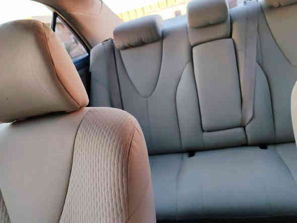 السلام عليكم اخوان
كامري للبيع موديل 2008
مكينه دوش 4 سلندر
عليها منضومة غاز
بيه 4 قطع فقط تبديل اربع بوب
مكفوله كفاله عامه من الحادث 
للاستفسار اكثر 
واتساب ***********
