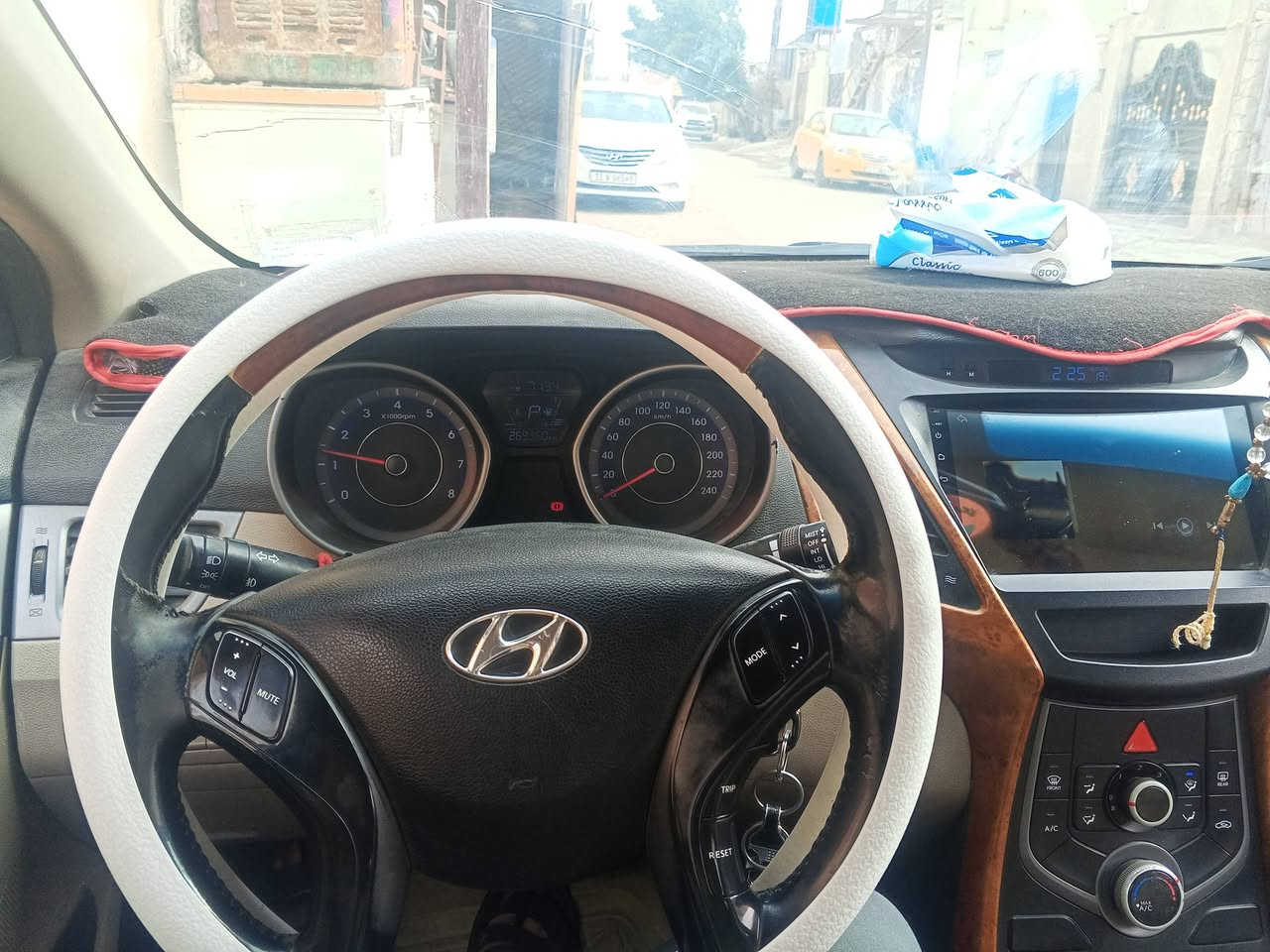 سلام عليكم الانتره 2015 خليجي فول عدا البصمه رقم كربلاء السياره بأسمي كامله من كل النواحيي السعر 125وبيه مجال قليل رقم ***********
