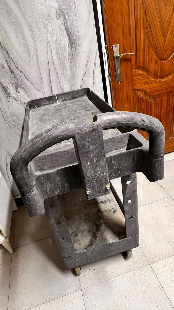 عربه نقل فايبر تحمل وزن ثقيل سعرهه ١٠٠ ***********
