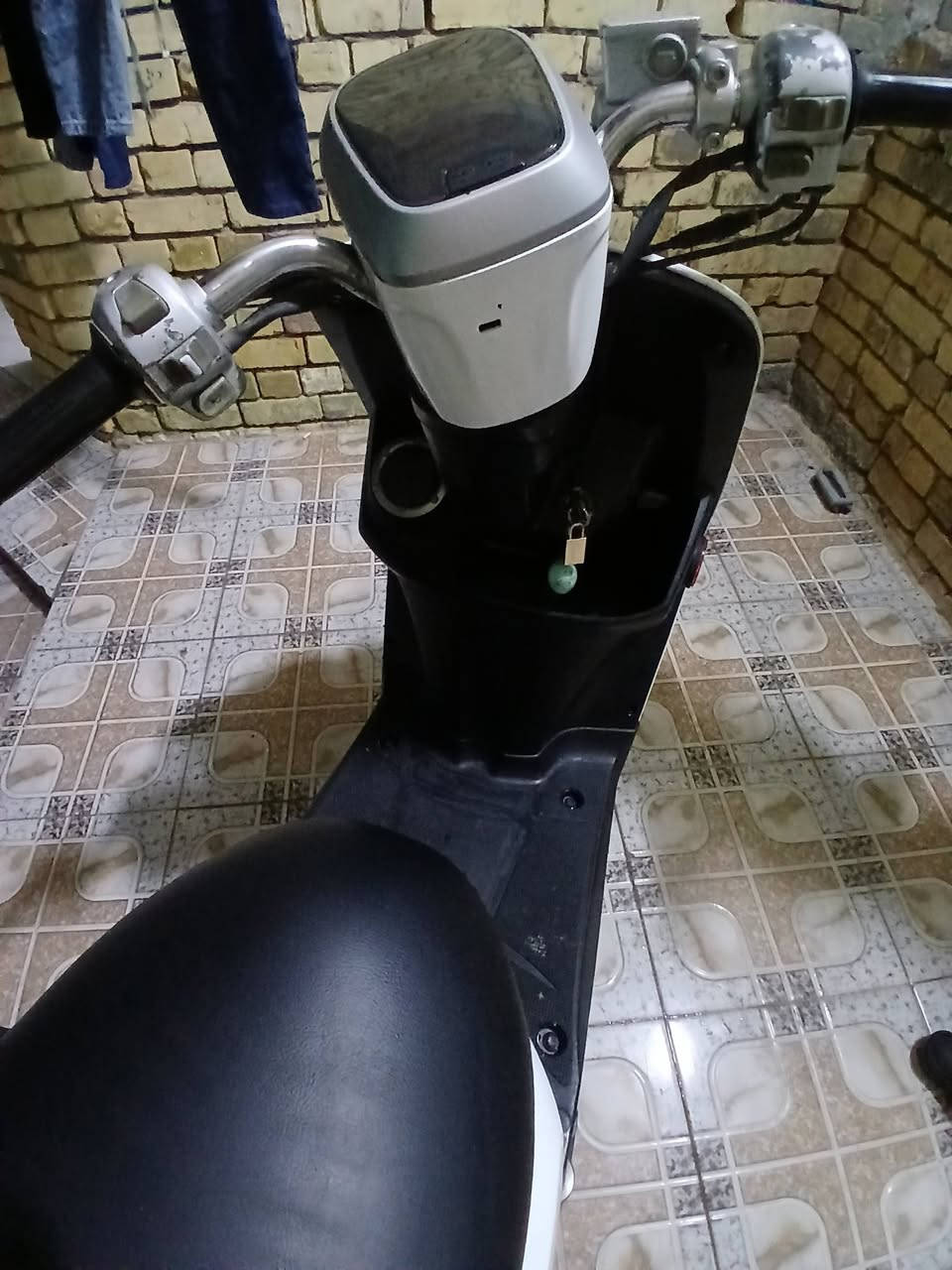 السلام عليكم دراجه بوليس مسطرة 2010 نوزل صار ٤ اشهر نازله رمبة مكفوله كفاله عامه وكلشي شغال دشبول إلكتروني وسيبايه الاصليه ثانيه هم وياها بيع او مراوس مكاني كوت حي الجهاد *********** السعر 950 وبيها مجال
