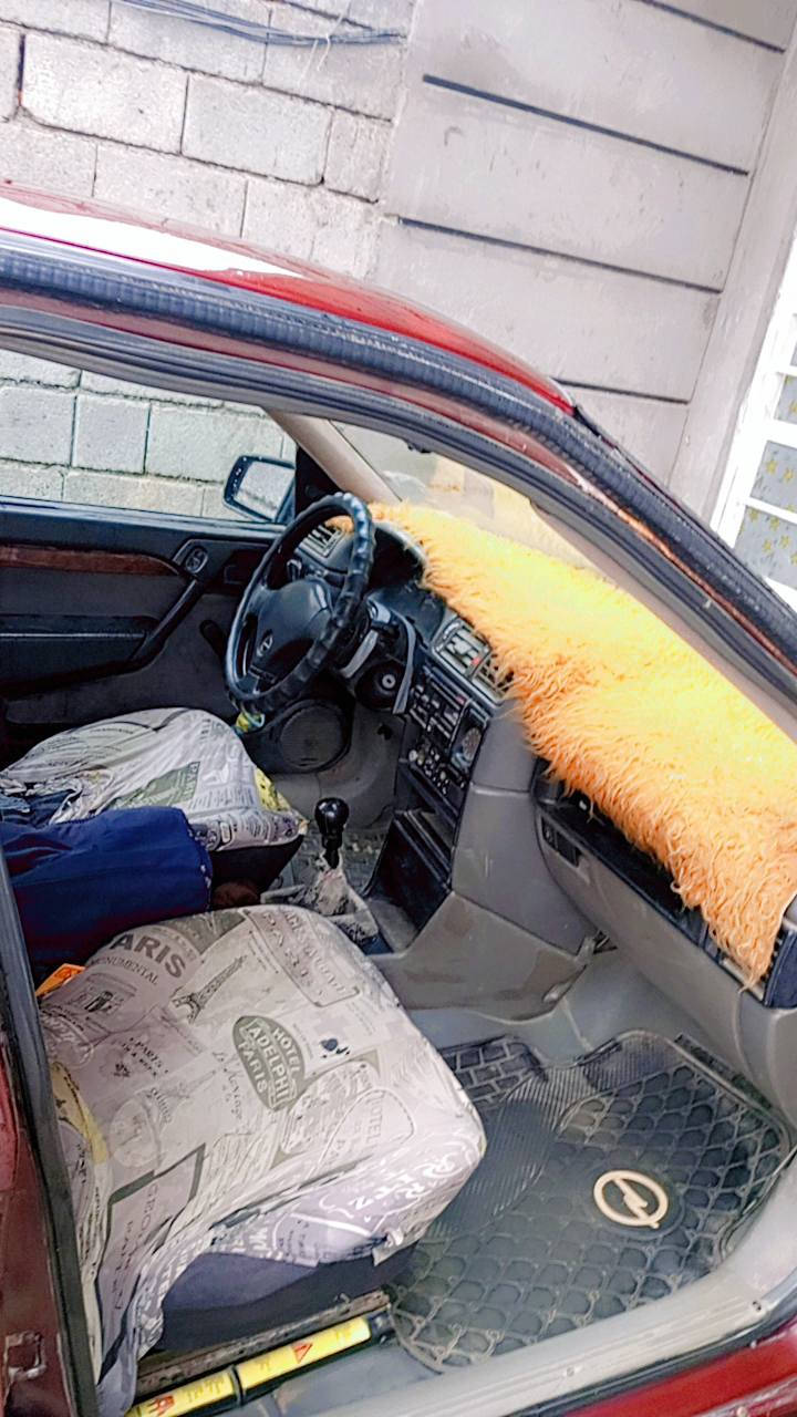 السلام عليكم أوبل فكترا للبيع موديل 1992سياره رقم ديالى محرك 1800بسمي تحويل ثاني يوم كهربائيات كلها شغاله السعر 30  وبيهة مجال مكان السيارة ديالى خان بني سعد الاتصال ***********
