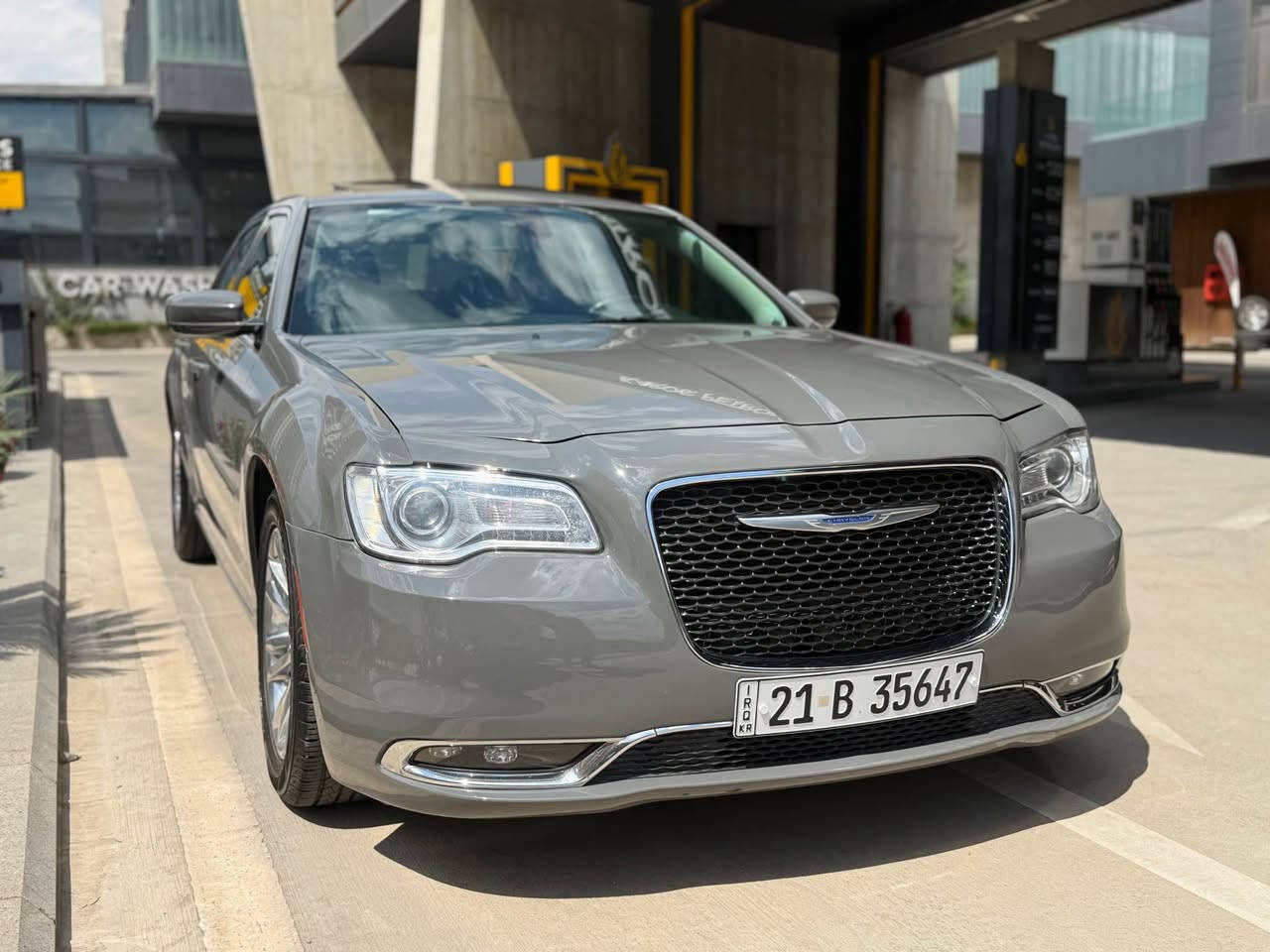 Chrysler 300 Touring⚜️
‎مودیل:2019
54.000mil ماشي
كلین تایتل كل شيء بشرط✅
 ‎:مواصفات
٢بصمة،كیر بالسكان،شغال،شاشة جبيرة،كشنات جلد حار
‎‏‎…مرايه حار،تحديد سرعة،مركزي،كاميرا،بانوراما، لایتات ليد

‎محرك ٦ سلندر. كل شيء بشرط 
سعر:$💵285
سلیمانی📍
0773 554 8009📞 السليمانية, العراق
