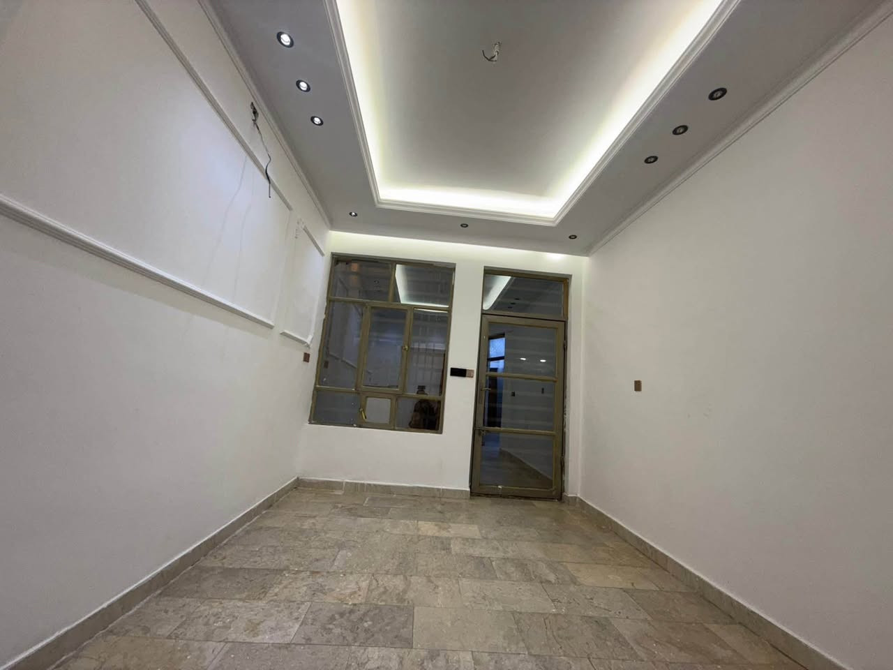للبيع،،،،دار 🏠حديث، يحتوي  ع ثلاث غرف نوم ستقبال ومطبخ طابقين الموقع📍الشعب قرب العياده الشعبيه، المساحه📐71 م الواجه 4,5 النزال 17 للاستفسار  ***********
