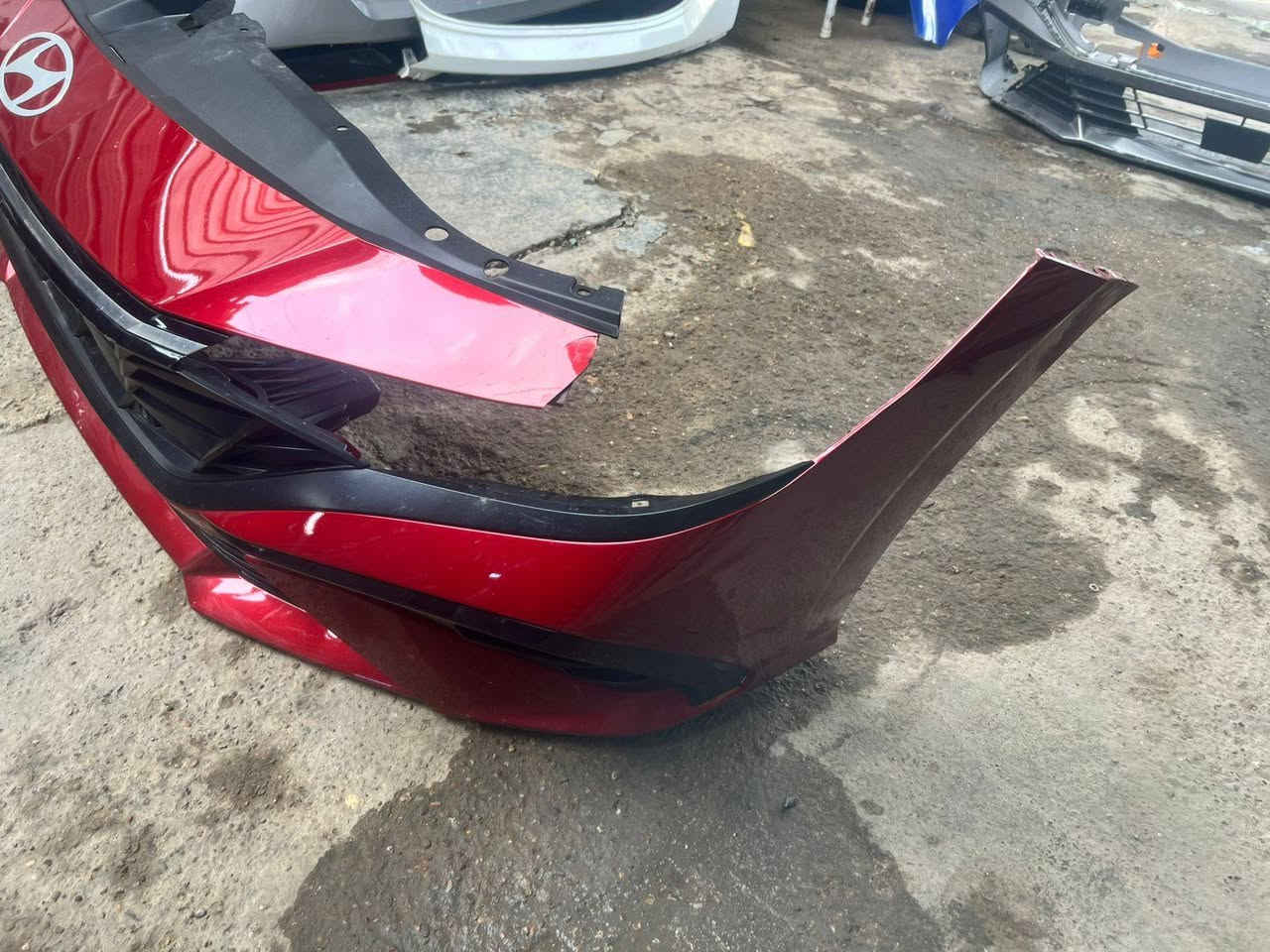 السلام عليكم غراض النترا دعاميات عدد 2امامي وثنين خلفي لحيه و حاجب وقاعده رقم اصليه النترا 24 و 25 فرشة صندوق اصلي عضم فلينه كامله بنيد بي ضربه الي يحتاج شي يتصل ويدلل.  ***********
