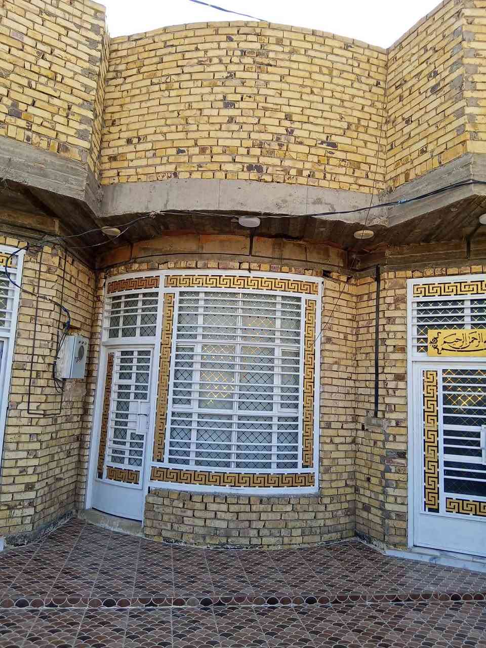 سلام عليكم بيت مساحه 219 متر 
البناء 
براني 7*4
صاله 6*4
مطبخ6*4
غرفه نوم 6*4
 غرفة نوم 5*4
حمام داخلي 

العنوان قرب سيطرة النسيج  
اللاستفسار. ***********
