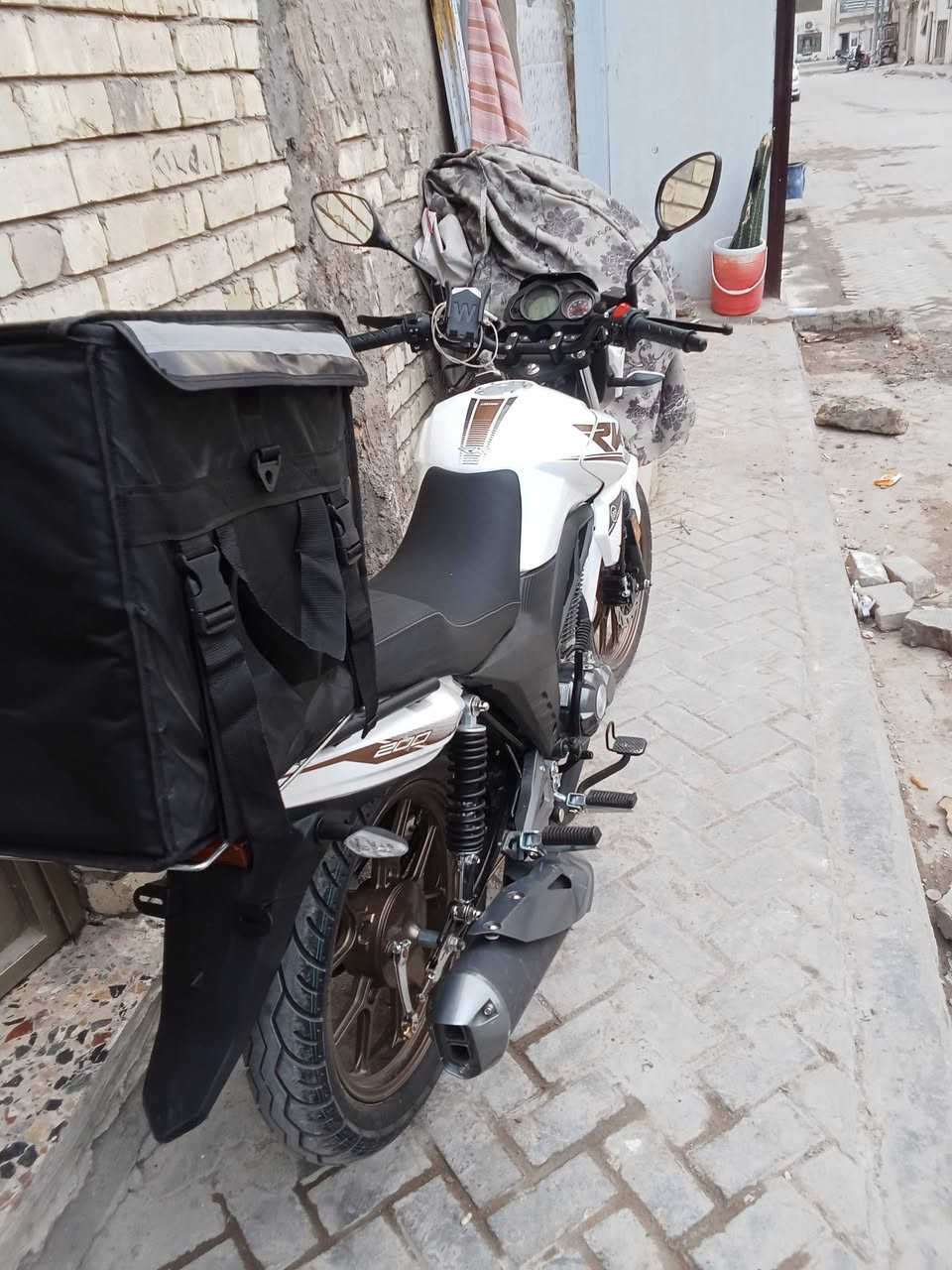 سلام عليكم 
درجة ار كي موديل 2050 زيرو ماشيه 800 بس صار عشره أيام من شتريته دراجة اي نقص ما بيه
عنوان بغداد مدينة الصدر 
رقم *********** 
***********
متوفر على جميع توصل اجتماعي
