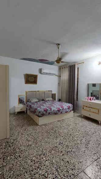 السلام عليكم من رخصة مدير الكروب المحترم بيت للبيع في بوب الشام منطقة ضيفان قرب القوس  زراعي 117 مساحه 150م خدمات كامله البيت على الشارع الرئيسي يحتوي على غرفتين نوم وصاله ومطبخ وصحيات وستقبال ومخزن بلصطح للاتصال على الرق***********
