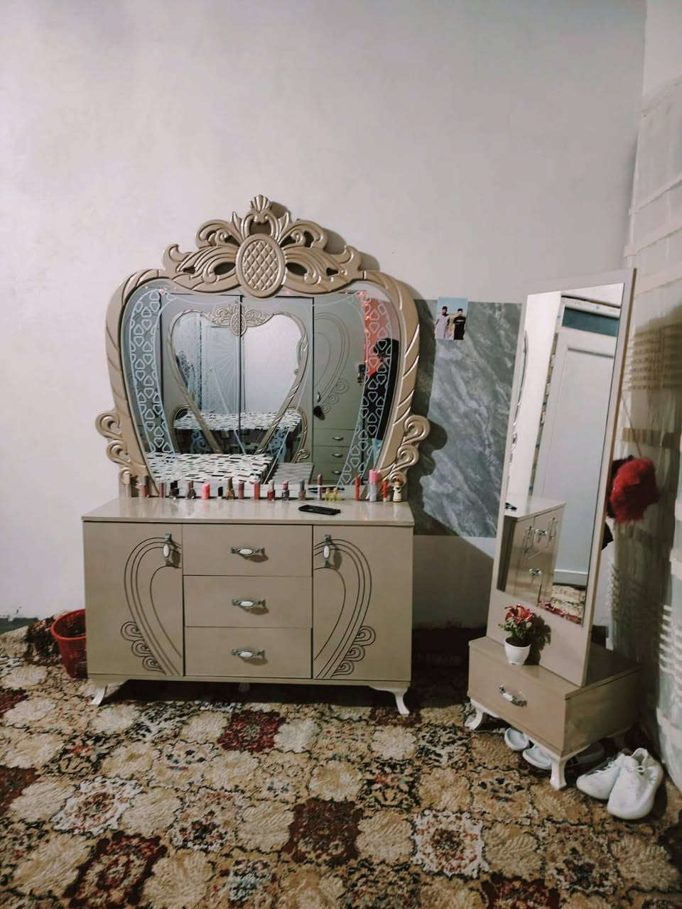 السلام عليكم غرفه نوم ملاكيه السعر 500بيها مجال الستفسار اتصال عل رقم ***********
