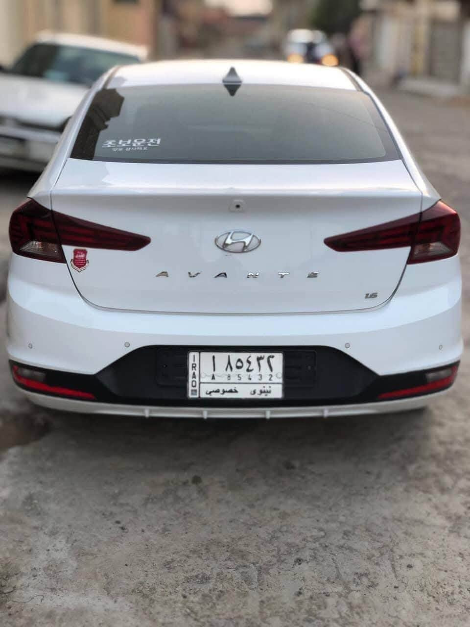للبيع فقط 
AVANTE 2020 ابيض
ماشية 85kmالف

فول مواصفقات لكن بدون فتحه سقف
السيارة كوري باي كوري 
محرك 16 دوش 8 نوزل
ضربتها مثل ماموضح بالصورة ربع البوند مع دواخل لكن بدون شاصي 
كير ومحرك شرط 
تبريد ثلج 
السيارة جاهزة وكاملة ماتحتاج مصرف 
كوبون بانزين الكتروني بيها 
شرط التحويل 
السعر125$ وبيها مجال بسيط
الاتصال على الرقم 
***********
او ***********
