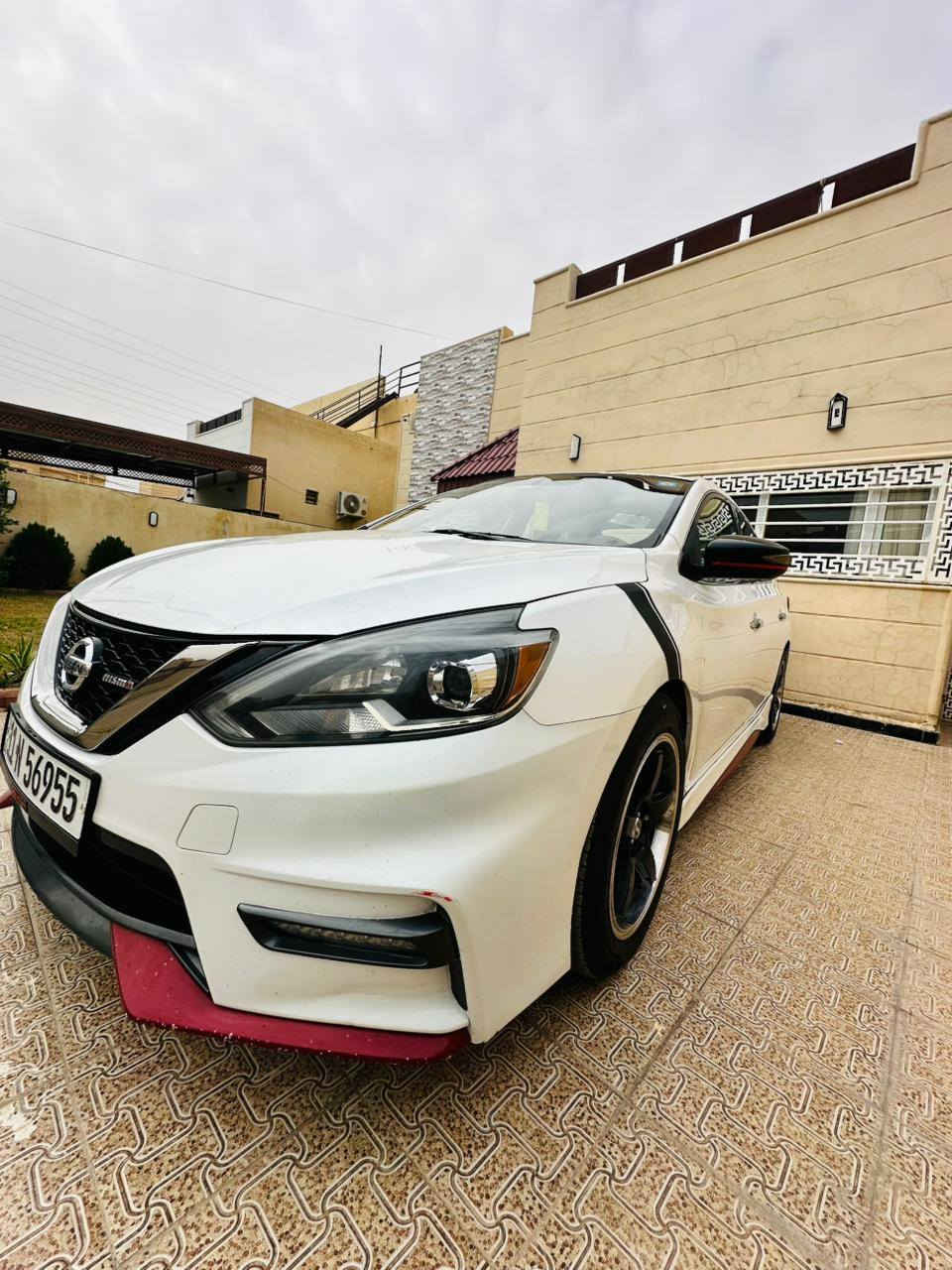 السلام عليكم نيسان سنترا من القطع النادرة والمميزة  فئة (Nismo) اصل للون صدفي 

موديل ٢٠١٩ 
محرك وكير شرط بدون فتح وبدون تصليح 
فول مواصفات 
كشنات رياضيه حضن وتدفئه 
عليها   ويل رياضي تو سايز 
سيارة رياضية قوية سرعة وانطلاقة رهيبه 
عليها ادامة كاملة من نوزلات وبلكات فيت بم 
صدر جديد وجواها طقم تاير جديد 
السيارة جاهزة ترايها من الفاو لزاخو جاهزة مناقصها شعره

ماشية ٩٤ رقم بغداد تحويل بنفس اليوم 

ملخص الكلام السيارة جديدة وبدون نقص
حادثها بس دعاميه خلفيه موضوح بالصور وبيها طخه بسيطة وصغيره بالعراق هم منزلها بالصور
 
السعرر 135 وبيها مجال جداً بسيط 
مكان السياره صلاح الدين تكريت  
للاستفسار اكثر  ***********
