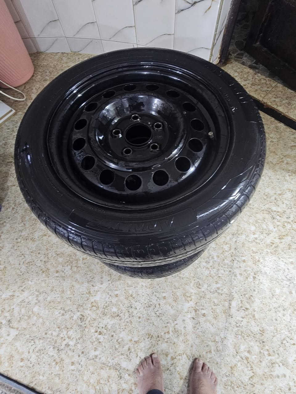 ويل اسود حجم ١٦ مع التايرات سعر١٧٥ واسط الكوت ***********
