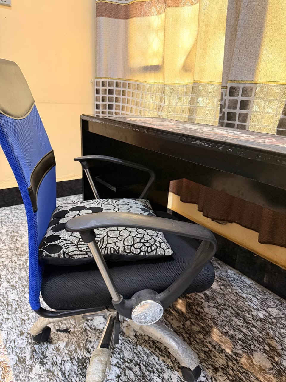 ميز كيمنك لون اسود مع كرسي دوار الكرسي فقط يحتاج جك جدد بعدهن للبيع 150 وبيهن مجال عمارة, ميسان


**إذا كنت صاحب هذا الإعلان وتريد حذفه لأي سبب، رجاءا أرسل رسالة إلى الدعم الفني**