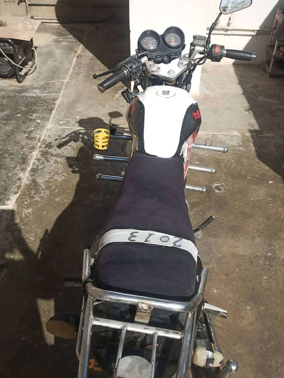 ماطور هيوشا موديل 2013 بس محدث 2021
مسجل بي سنوية بس تحول وتستلم لوحات 
المكان حديثة 
الماطور يرادله شوي ترتيب وبطارية 
***********
