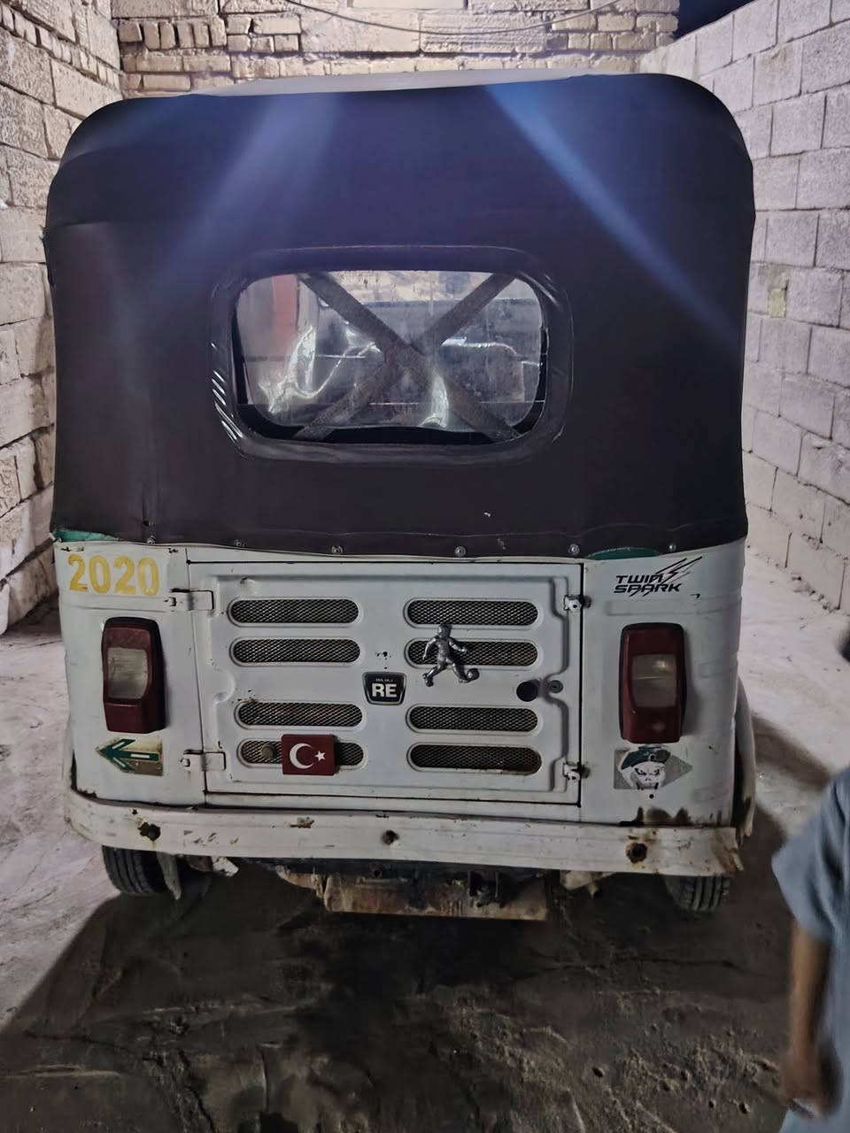 السلام عليكم شباب متاح تكتك مديل ٢٠ شهر السابع اوراق التكتك جاهزه كهربائيات ومكينه بس يرادلها شويه ترتيب بل حداديه والكشره السعر ٤٨٠٠ مكاني العماره وهاذ رقمي ***********
