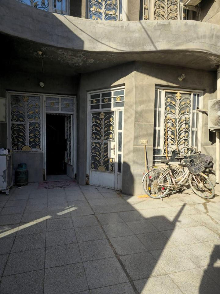 السلام عليكم من رخصت الأدمن بيت للبيع مساحة ١٢٠ م الواجها ٦ ونزال ٢٠ الكرغوليه مقابيل شارع ملاين يحتوي على استقبال وصاله وغرفة نوم مع حمام داخل الغرفه وحمام في الصاله الطابق الثاني غرفتين نوم مع حمام  الاستفسار ***********
