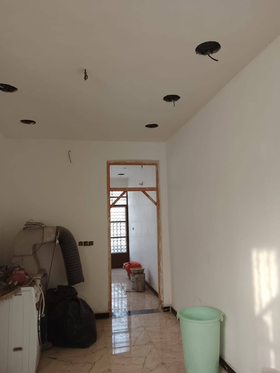 السلام عليكم دار للبيع 100متر طابقين كافت خدمات سند 25  بغداد الكمالية كاع ابو رشاد بل بداية ***********
