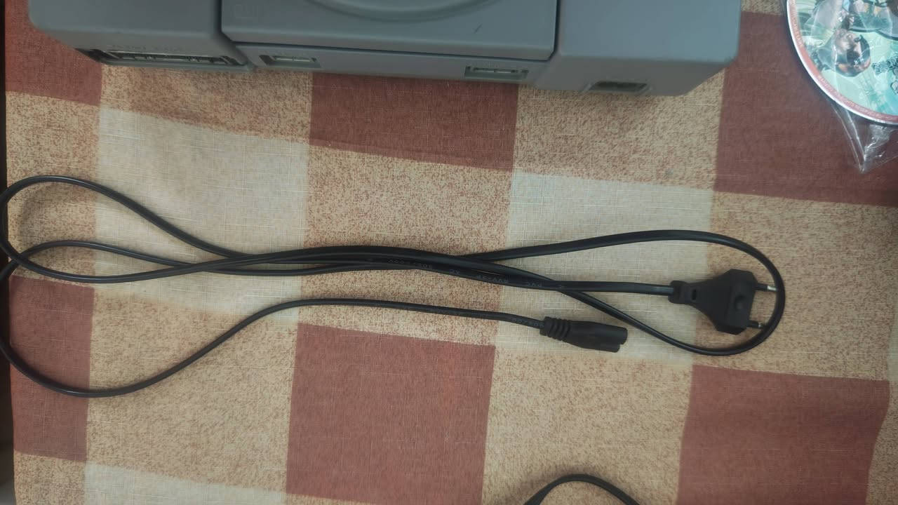 السلام عليكم بلي 1 للبيع انت من تاخذة اعتبرة جديد متروك من ال 2012 
1 بلي 
2 دبل جوستك اصلي 
3 كيبل ال AV اصلي مال سوني البلكارتونة 
4 كيبل البور الاصلي
5 قرص gta2 اصلي او اي قرص يعجبك 
6 ميموري كارد داخلي 
7 الجهاز free region يشغل اقراص اصلي وكوبي
8 عينة الجهاز طلقة بسحب القرص وسريعة حيل 
السعر كامل ب 65 الف وبي مجال حيل بسيط
للطلب او الاستفسار الاتصال على ***********
