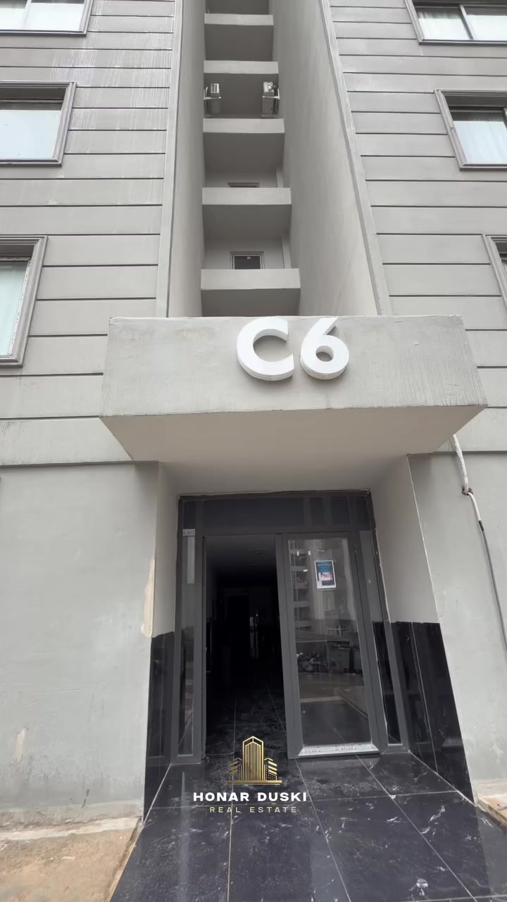 🏢 شوقەكا نایاب بۆ فرۆتنێ ل پڕۆژێ (ئارام ستی) 🏢
نڤیسینگه‌ها هونەر دوسكى بۆ كاروبارێن عەقاراتى، باشترین دەرفەتا ئاكنجیبوونێ و وەبەرهێنانێ پێشكێشى وە دكەت:
📍 تایبەتمەندیێن شوقێ:
• 🏗️ پڕۆژە: ئارام ستی.
• 📍 جهـ: تاوەر (6).
• 📐 رووبەر: ١٧٤ مەتر.
• 🏢 نهوم: ١٨ (دیمەنەكێ بەرفرەهـ و جوان).
• 🧭 واجهە: باكوورێ رۆژئاڤا (شمال غرب).
💰 بهایێ فرۆتنێ: ٤ دەفتەر و ٧٥ وەرەقە ($47,500).
📞 بۆ پەیوەندیێ و دیتنا شوقێ:
0750 878 3423
0750 978 3423
