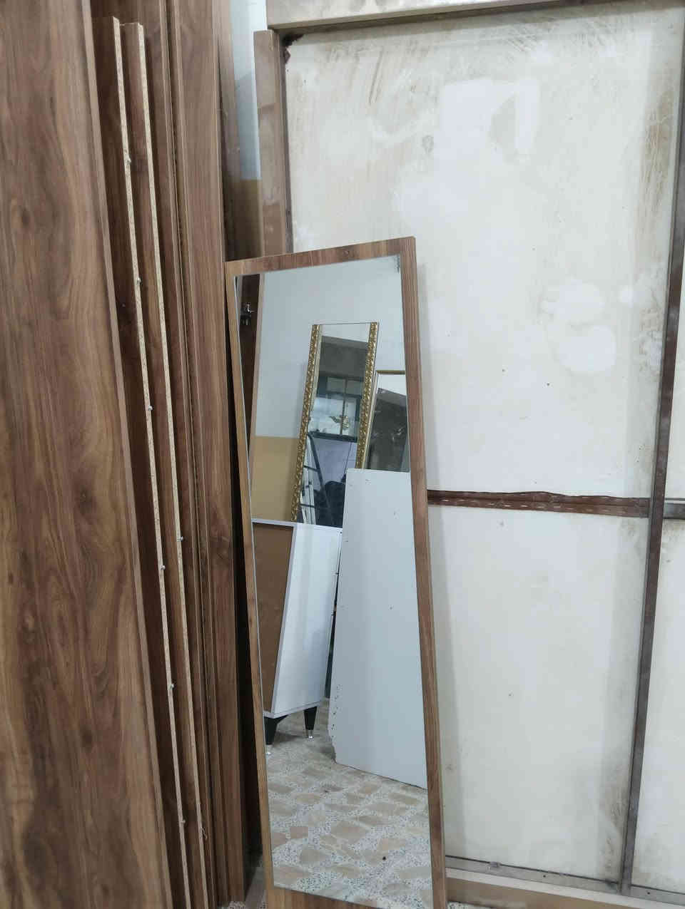 غرفة تركيه نضيفه كلش 10قطع وسرير مخزن وكنتور ضخم طول 4 متر وبيه كنتور إضافي ماطفل وصبغ حراري كنتور ابواب وخشب ثقيل السعر 775 وبيها مجال اتصل علا الرقم/***********/***********/ مكان فلوجه
