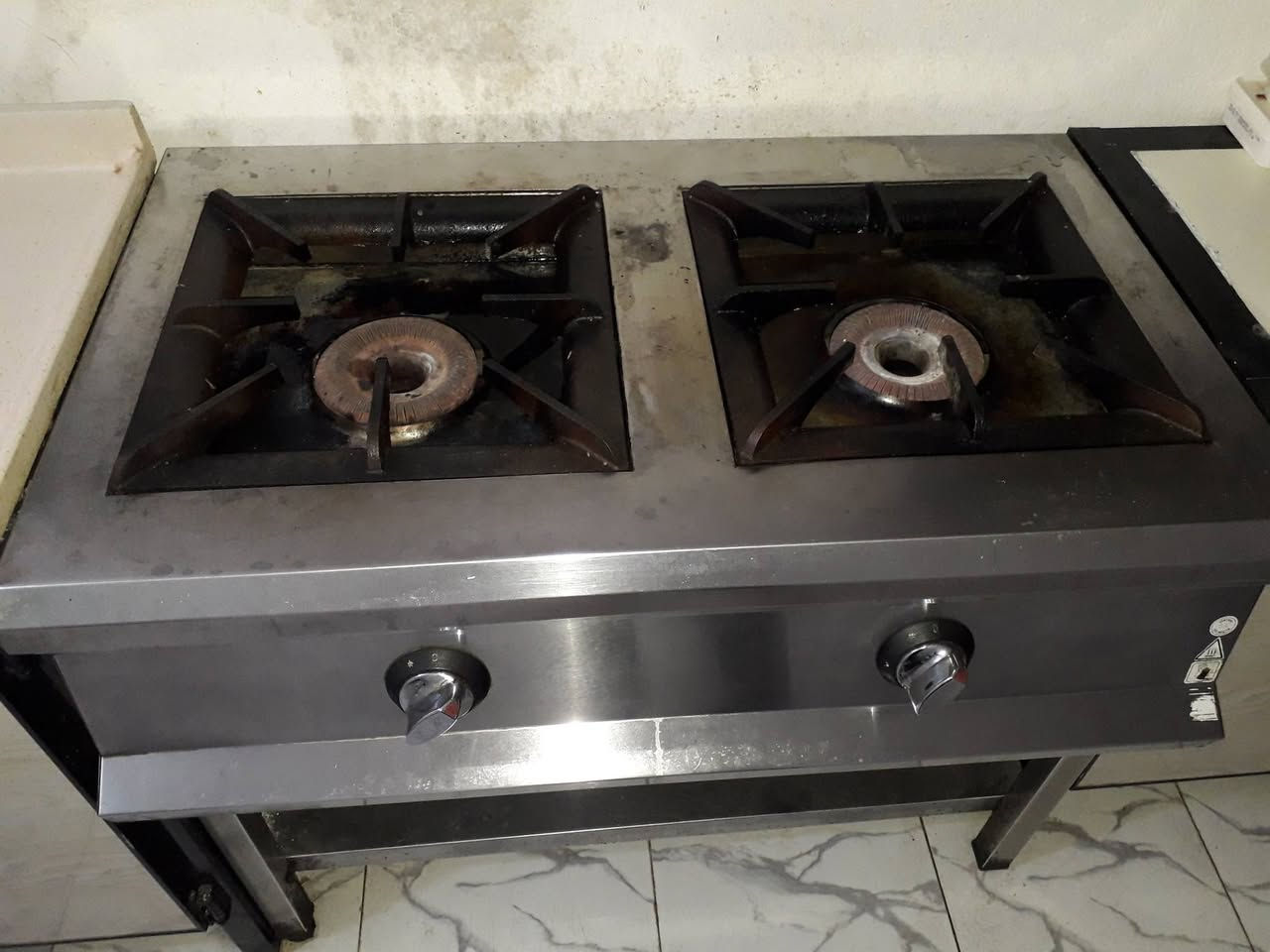 للبيع طباخ ٢ عيون ستانلس ستيل
***********
