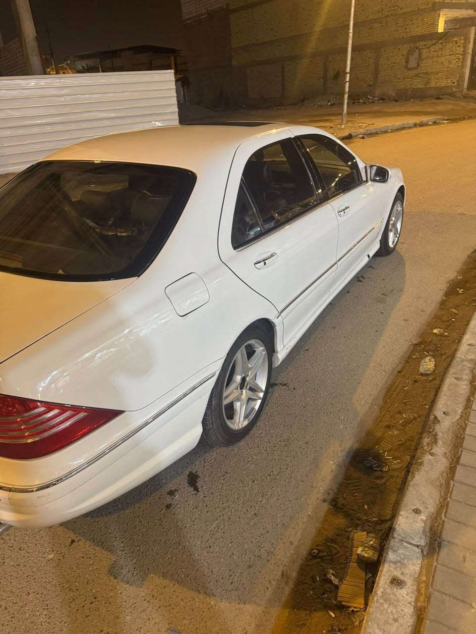 السلام عليكم مارسيدس  2000 اي ام جي وارد خليجي 

كفاله كير ومحرك  نظيفات جدا 

فول مواصفات  بعد ما حاجه سولف 

سياره معتني بيها كلش نظيفه 

كفاله من ضربه 

حداداه فول 

تخم تايرات جدد 

تبريدها لا تسولف 

رقم بصره جديد باسمي ثاني يوم تحويل 

مكاني البصره 

السعر 105 وبيها مجال سعرها كلش زين 

الرقم *********** اتصل البصرة, العراق
