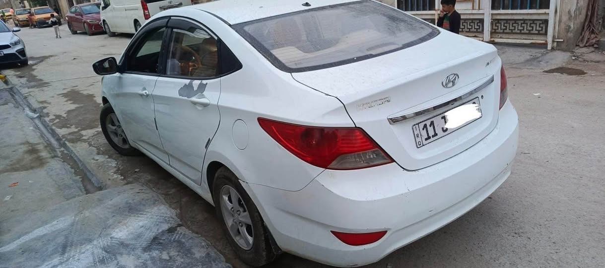 سيارة اكسنت للبيع اكسنت خليجي مضلع موديل 2011 
بيها قطعة تبديل بدون  ضربة أو بيها كلير شوية أو بيها تكشير مثل ما موضح بل صورة بسمي مكينه كير ما مستويات تخم تايرات حتى فول مواصفات عدا البصمه 
مكاني بغداد المشتل 
السعر  84 وبيها مجال للشراي 
للاتصال :  ‭*********** بغداد, العراق
