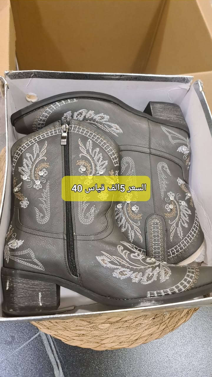 أحذية وشحاطة وجركز نسائية وملابس وكوزمتك واكسسوارات وغراض منزلية كل التفاصيل والسعر بالصور مذكور خاص ماسنجر او على الرقم ***********

