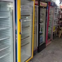 برادات  عدد خمسة ورفوف وسطية عددتلاثه  ورفوف جداريه ثمانية متر  التواص...