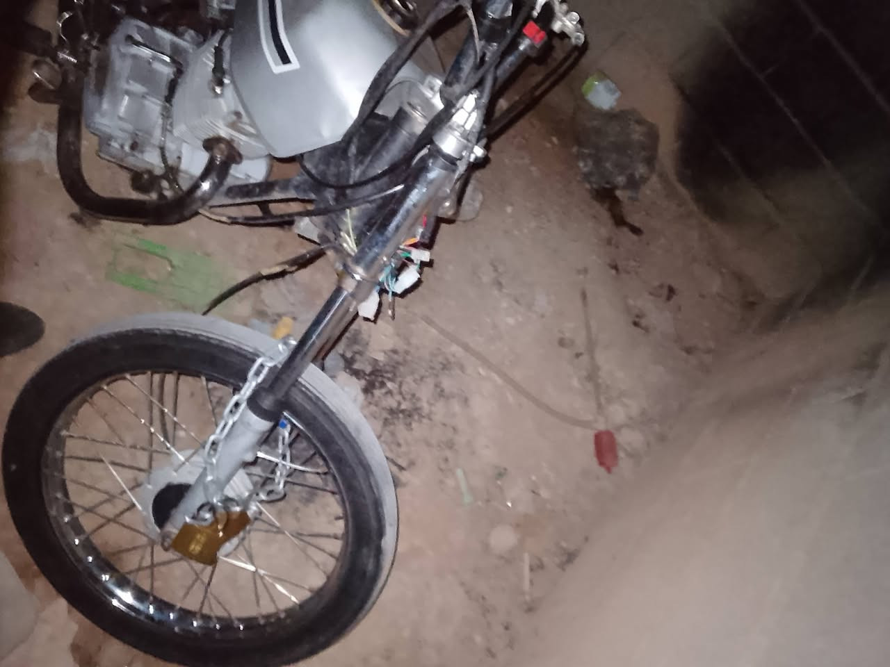 سلام عليكم دراجه سافين للبيع الدراجه كامله من كلشي ضفيره جديده كشن جديد  كلشي بيه جديد بس ناقصه كيج ولايات كلجات جدد اويل بم جديد الدراجه من حيث المكينه خرسه تمامتآ سعر ٣٧٥ وبي مجال قليلل


**إذا كنت صاحب هذا الإعلان وتريد حذفه لأي سبب، رجاءا أرسل رسالة إلى الدعم الفني**
