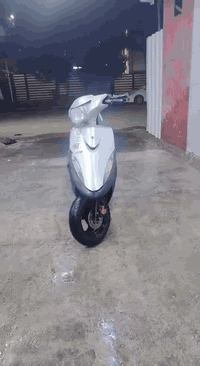 اسلام عليكم شباب دراجة ماكس عدلة سرعة 120لو سلفر دراجة نضيفة نقصة بس بنزات السعر 750وبيهة مجال قليل الاتصال على الرقم  ***********
