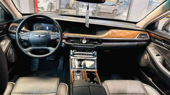 سلام عليكم 
للبيع  G90 فخامه
موديل 2019
8سلندر 5.0
ماشيه 50000قابل للزياده 
وارد امريكي ضرر باب خلفي  
مغلفه ppf كامل 
رقم بغداد بسمي
للاستفسار ***********
