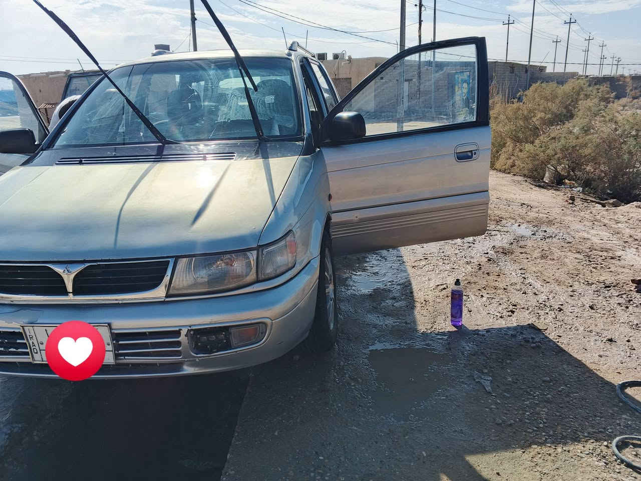 ميتسوبيشي 7راكب للبيع مكينه وكير سوناته كير عادي رقم نجف بيها عيب شرعي مكان الطبلات طاك ومعمره حداديه زينه الدبلات الكدام تعبانه سنويه لل 27 السعر 22 رقم الهاتف (***********)مكانها ناصريه مركز
