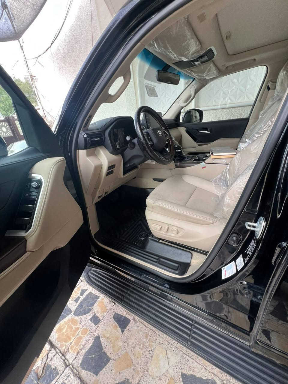 السلام عليكم
لاندكروز 24 بلاك ادشن ساس اصل ماشية 15 الف مكفوله وبعدها بالضمان 

السعر 74 الف دولار
للستفسار الاتصال على هذا الرقم ***********
