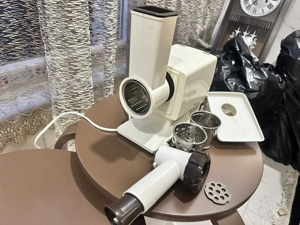 محضرة طعام مولنكس فرنسي  160واط استيراد المنشأة العامة العراقية صناعة الثمانينات  
مجموع العمليات (برش2 ناعم +خشن) (تقطيع شرائح ) (مثرامة لحم) (معصارة برتقال)
للاستفسار يرجى مراسلة الصفحة


**إذا كنت صاحب هذا الإعلان وتريد حذفه لأي سبب، رجاءا أرسل رسالة إلى الدعم الفني**