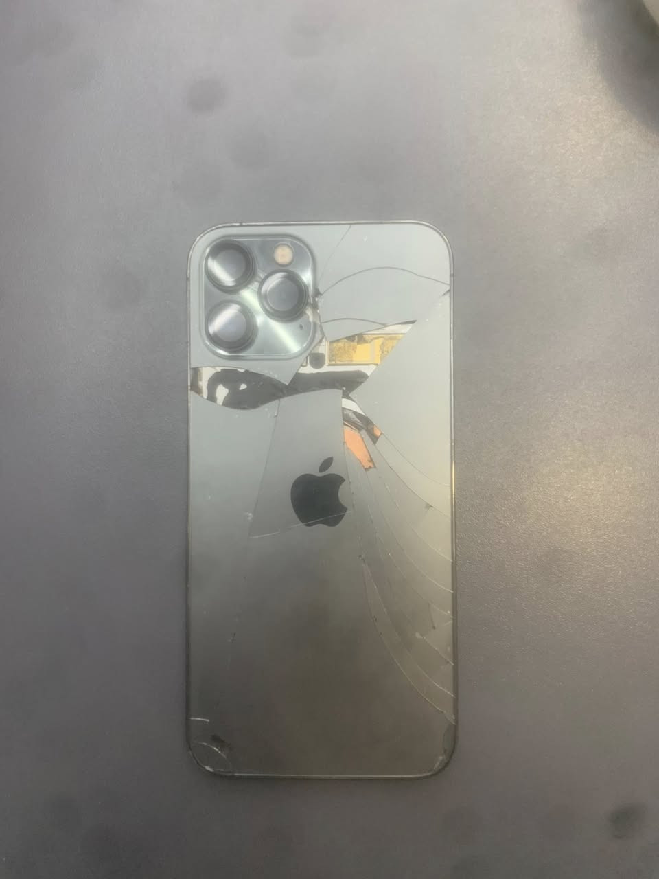 مراوس بدراجه شعندك نزل
12pro max
ذاكره ٢٥٦ 
مبدل بطاريه ١٠٠ 
بغداد كريعات 
***********
