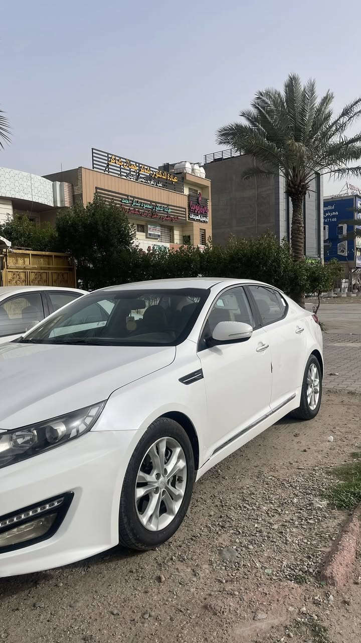 السلام عليكم 
كيا اوبتما ٢٠١٣ خليجي رقم بغداد 
محرك ٢٤٠٠ دوش 
السياره مكفوله بدون حادث فقط دعاميه صبغ 
السياره بيها حالوب بسيط بالقماره والبنيد تحولبت عندي 
ماشيه ١٦٠ 
للأستفسار ***********
مكان السياره بغداد
السعر ١٣٠$ وبيها مجال للشراي
