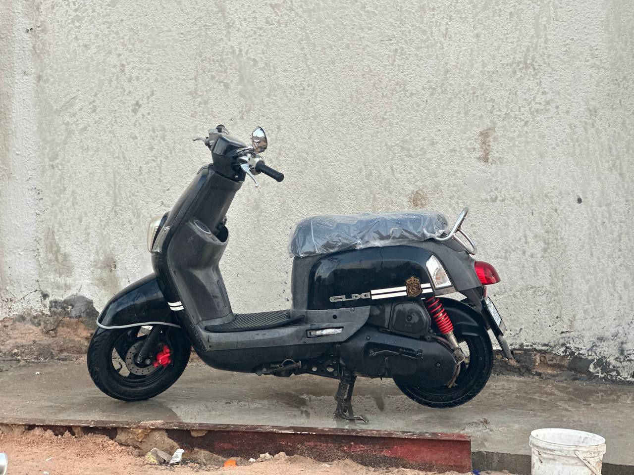 سلام عليكم دراجه ماكس بوليس كفاله عامه شرط ختم واحد وي مكينه  صارله اقل شهرين طالع من وكيل من سيد وسام دراجه ربع ما تخسر عليه 
مديل 2008ديوانيه قضاء غماس  هاذ رقم موبايل ***********
