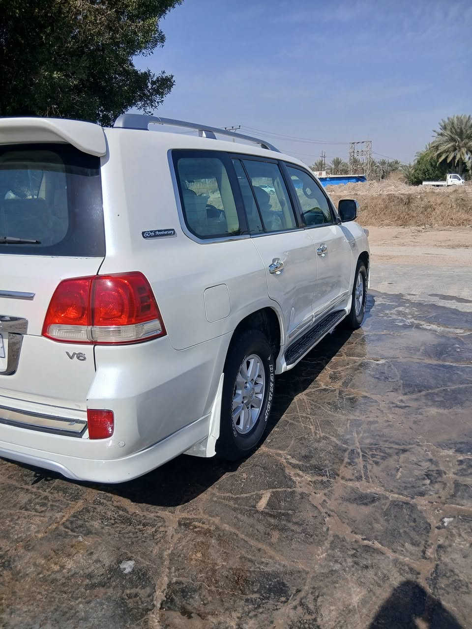 سلام عليكم سياره لاندكروزر موديل 2011 ستينيه السياره كير ومحرك كفاله تبريد جديد تخم تايرات جديد والسونار موجود بل منشور مكان السياره بابل جبله الاتصال على الرقم *********** ملاحظه صبغ الدعاميه ل جماعيه فقط
