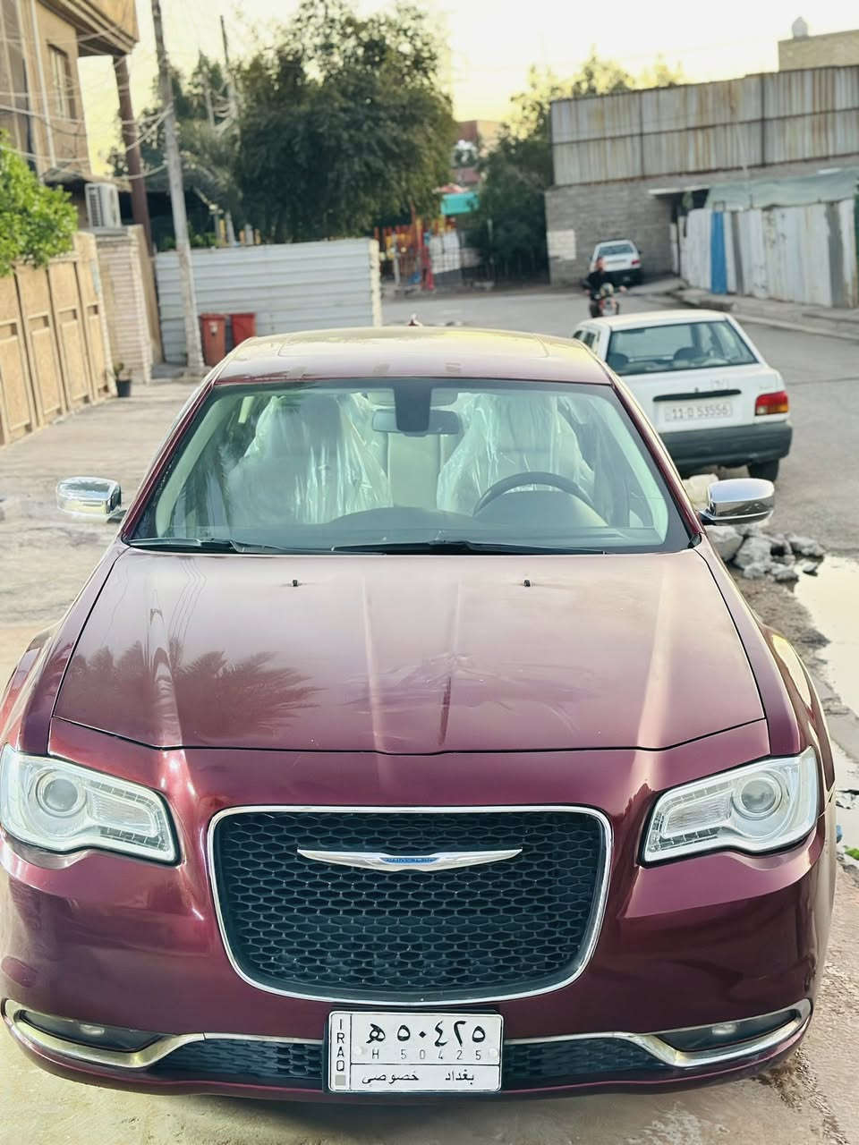 اوباما لون كرزي موديل 2017 نوع c300
محرك 3600 المرغوب 
وارد امريكي 
جاملغ خلفي كص بدون شاصي
جاملغ امامي صبغ 
بنيد كلير من امريكة
بدون شواصي 
بصمة تشغيل 
تشغيل عن بعد
بانوراما
تبريد قطعتين 
تو ويل 
داخل جلد بيجي 
لايت زنون اصلي
ويل قياس 18 مكسيكي 
تخم تاير كوري 
عليه ادامة كامله 
السيارة عليه نصبة تخبل  

السعر ١٩٥ بيهة مجال 

مكان الشعب سوق  4000 

***********
