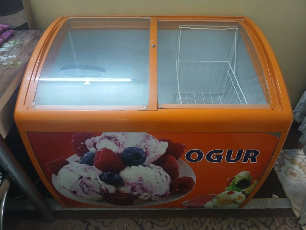 براد بطحيه بحاله جيده ٧٠سم× ١٠٠سم   سعر٢٢٥   رقم. ***********  بغداد بغداد, العراق
