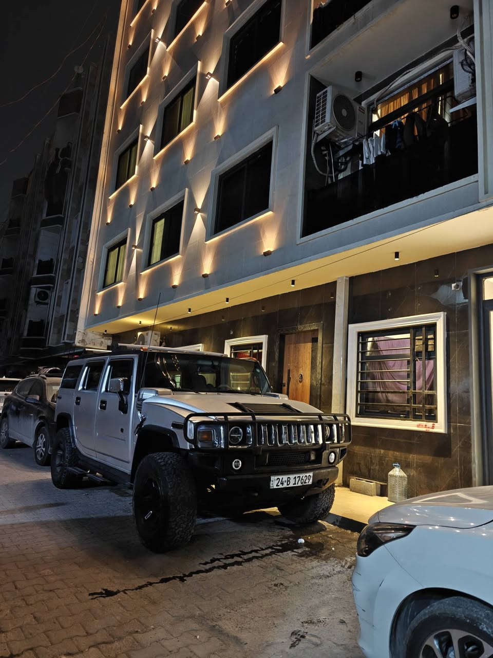 السلام علیکم تحيه طيبه لجميع الأعضاء
للبيع همر H2 موديل 2003
 محرك V8  سیاره جاهزه من كلشي تخم تایر  حداديه من طول الطول جديده اصلي وكاله ادامه محرك عامه من كلشي
 بلك نوزل مجول عبوه كله جديد واصلي وكالة
 منظومه تبرید کامله ثلج بمعنى كلمه
منظومة غاز بيها إيطالية 
درع امامي 
راكات قمارة
درع اسفل المحرك
داخل جلد
قماره اسود کنتاره
خزن ميموري
مري كهرباء شغالات
شاشه تاب
كامرة خلفيه
منظومه زینون
تايرات 315 
بك لايت حديث شكل  EV 
دشبول كله تغطيس طلاء مائي مرتب جدا
سیاره مصبوغه جماليه رصاصي طافي مات
كفاله من ضربه والحادث والعيب
رقم دهوك تريد تحويل او وكالة 
السعر المطلوب 170 
للاتصال ***********
