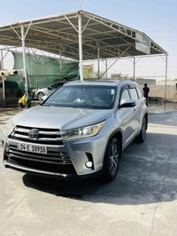 هايلاندر XLE • ٢٠١٧ • محرك ٦ سلندر