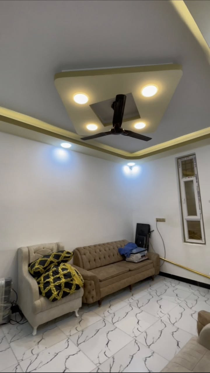 🏠بيتين الايجار 🏠
طابقين ثاني بيت عن شارع العام مال صالحيه موقع راقي 
سعر مناسب العنوان التنومه الصالحيه قرب مدرسه ريف الزاهر المساحه 100 متر يحتوي كل بيت على غرفتين غرفه جوه او غرفه فوك صاله عدد2 استقبال مطبخ مع مجمع صحيات داخليه او خارجيه مناور كراج صغير سعر الايجار البيت الواحد 550 الف او قابل لتفاوض ***********

