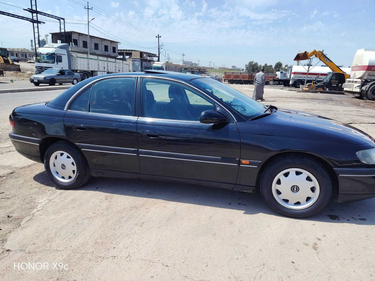 السلام عليكم للبيع اوميكا بزون موديل 1995 محرك 6V  سته سلندر 2500 كير عادي محرك أو كير اكسن شرط ابيعك طخم تاير صدر جديد اربع جامات كهرب تبريد ثلج قطعتين تدفئه مرايات هيتر أو كهرب منضومه زينون سياره مصبوغه جماليه بدون معجون أو حادث مكفوله
رقم نينوى انكليزي بسمي تحويل او وكالة
السعر 55
***********
