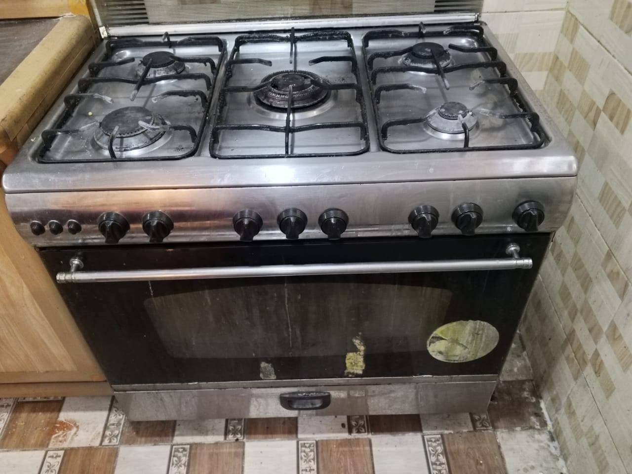 السلام عليكم ورحمة الله ويركاته ...اثاث مستعمل وبحالة جيدة للبيع شاملا [غرفة نوم _كاونتر المنيوم  _طباخ _ ثلاجة ] 
المكان/ النجف _قرية الغدير الاولى
الاتصال على الرقم  ‎***********
