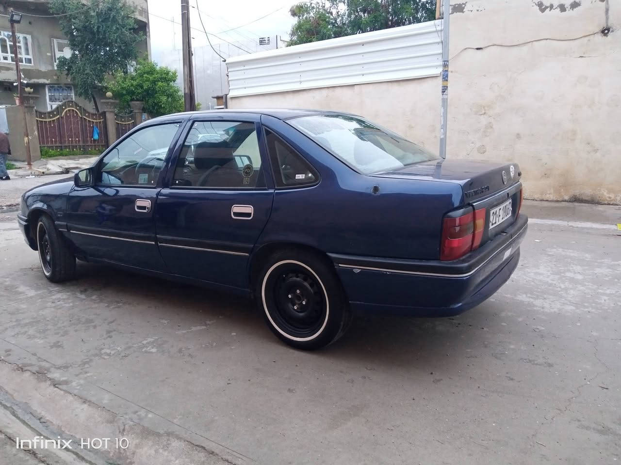 السلام عليكم للبيع اوبل فيكترا موديل 93 حجم 20 كير اوتوماتيك رقم سليمانيه دفتر  بانزين موجود مكان السياره كركوك السعر 45وبيها مجال ***********
