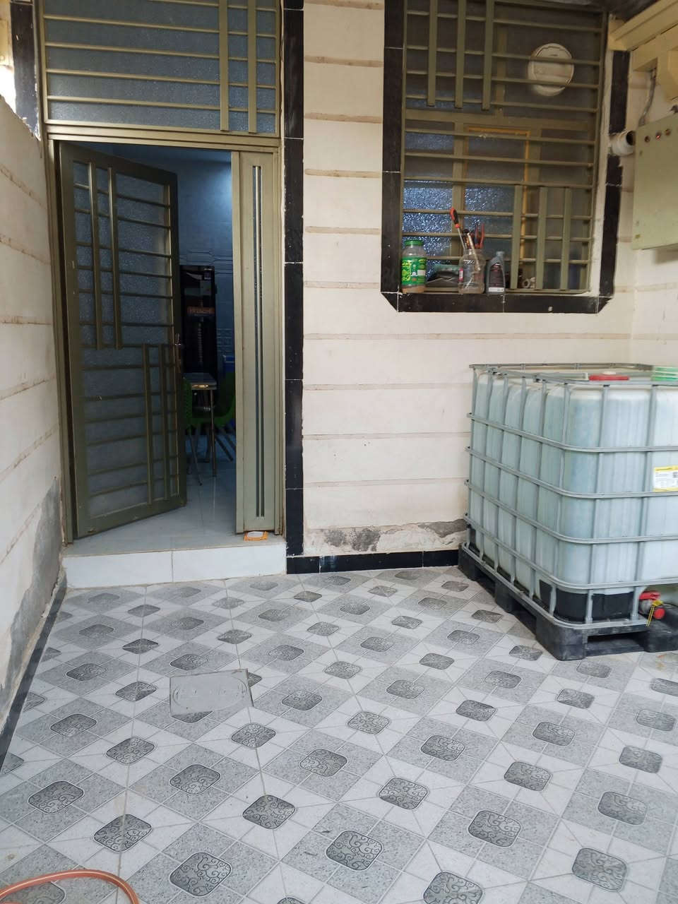 عقار- للبيع ✅
🏠طابو صرف مساحة 150 م ام العصافير نزلة الصناعة
خلف حقوق الانسان
🏠 سنة البناء 2020
📌 الطابق الأول (غرفتين وبراني وصاله ومطبخ وصحيات داخلية وخارجية )
📌الطابق الثاني ( غرفتين وصالة ومجمع صحيات )
السعر 💵 155 مليون قابل للتفاوض
للراغبين بالشراء تواصل على الواتساب او الاتصال على الرقم التالي ***********
عنوان المكتب السماوة أم العصافير مقابل جامع الزهراء 
🔺 ملاحظة: عمولة المكتب 1٪ من البائع والمشتري غير قابلة للتفاوض 
🔺 للراغب في عرض عقاره لدى مكتبنا تواصل خاص مع ذكر تفاصيل العقار 
📌من لديه طلب شراء وجاد بالشراء سنوفر طلبه باسرع وقت ممكن من قطع ودور سكنية وهياكل ودوانم
