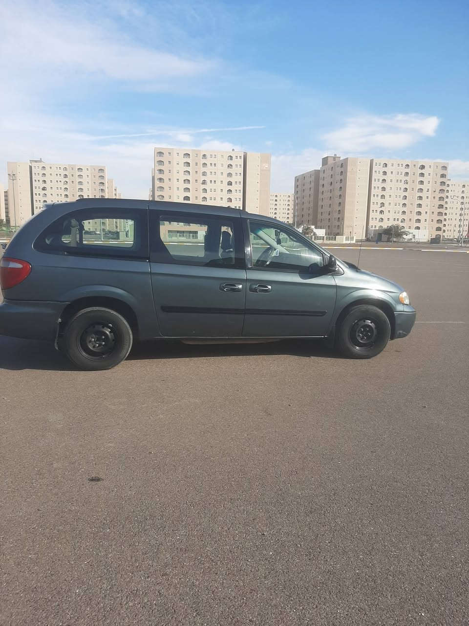 دوج كرايسلر ٧ راكب  موديل٢٠٠٧  رقم بغداد دولي بأسمي مكينة كير مكفولات السيارة مصبوغ حزام للجمالية تبريد وتدفئة شغال السيارة جاهزة وين تريد ترايها روح بيها  السعر ٧٥$  العنوان بغداد مجمع بسماية  ***********
